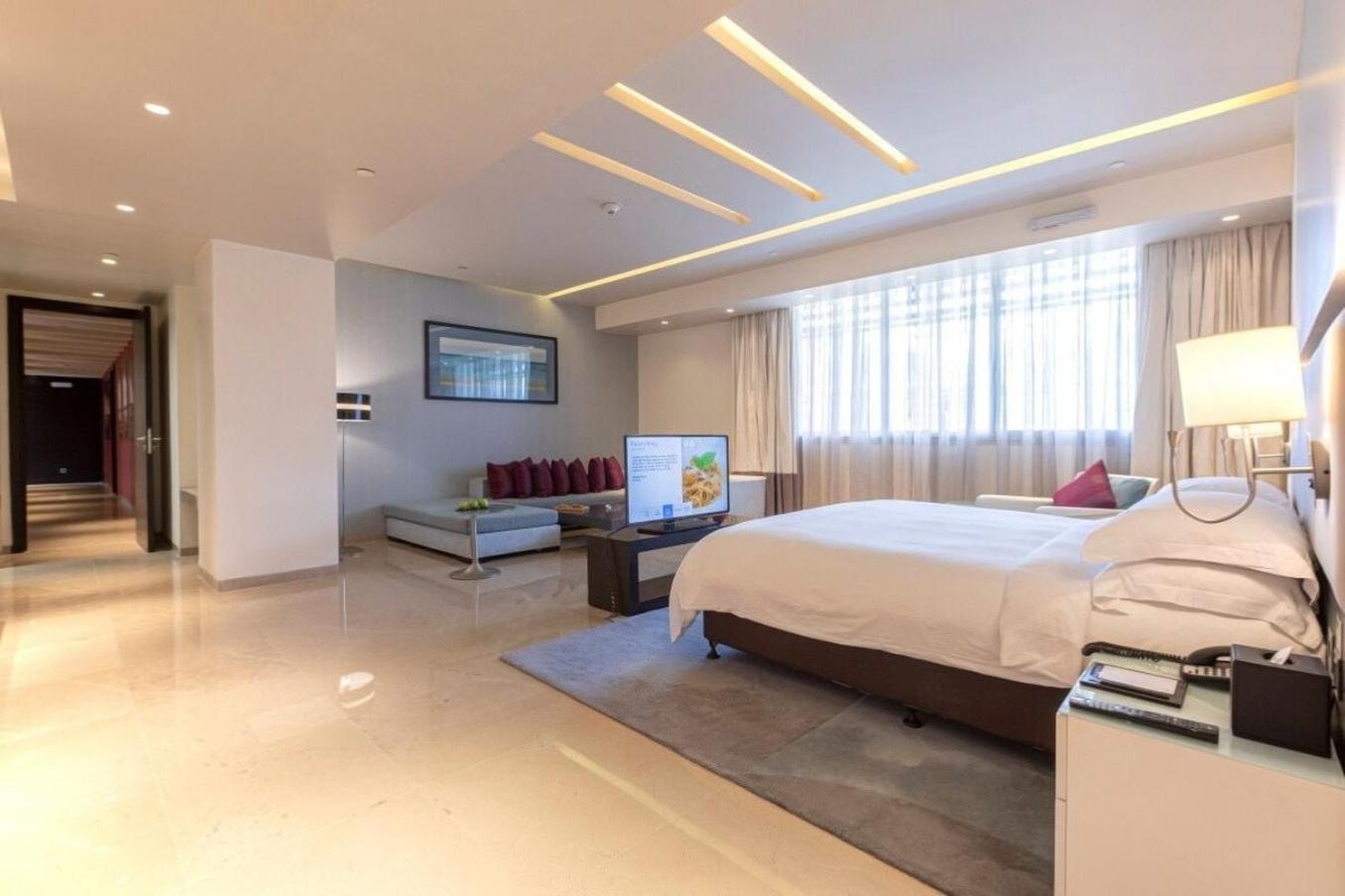The Abdali Boulevard Hotel Amman Bagian luar foto A suite at the hotel