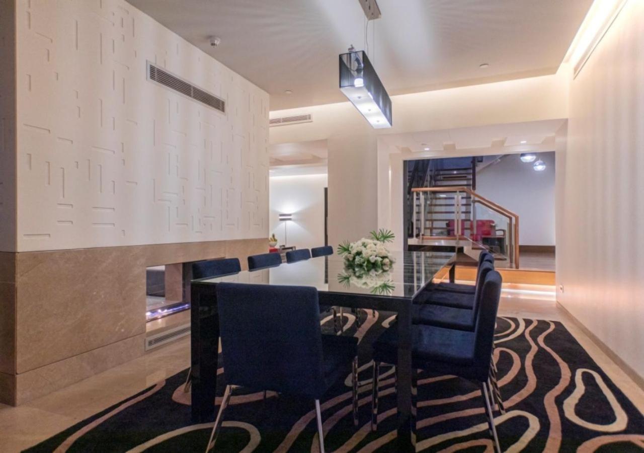 The Abdali Boulevard Hotel Amman Bagian luar foto A modern dining room