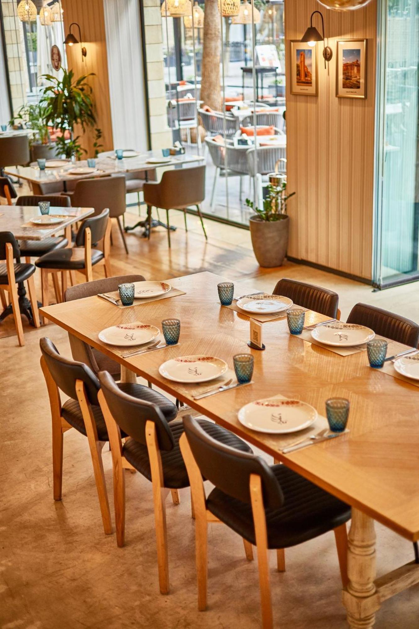 The Abdali Boulevard Hotel Amman Bagian luar foto Restaurant