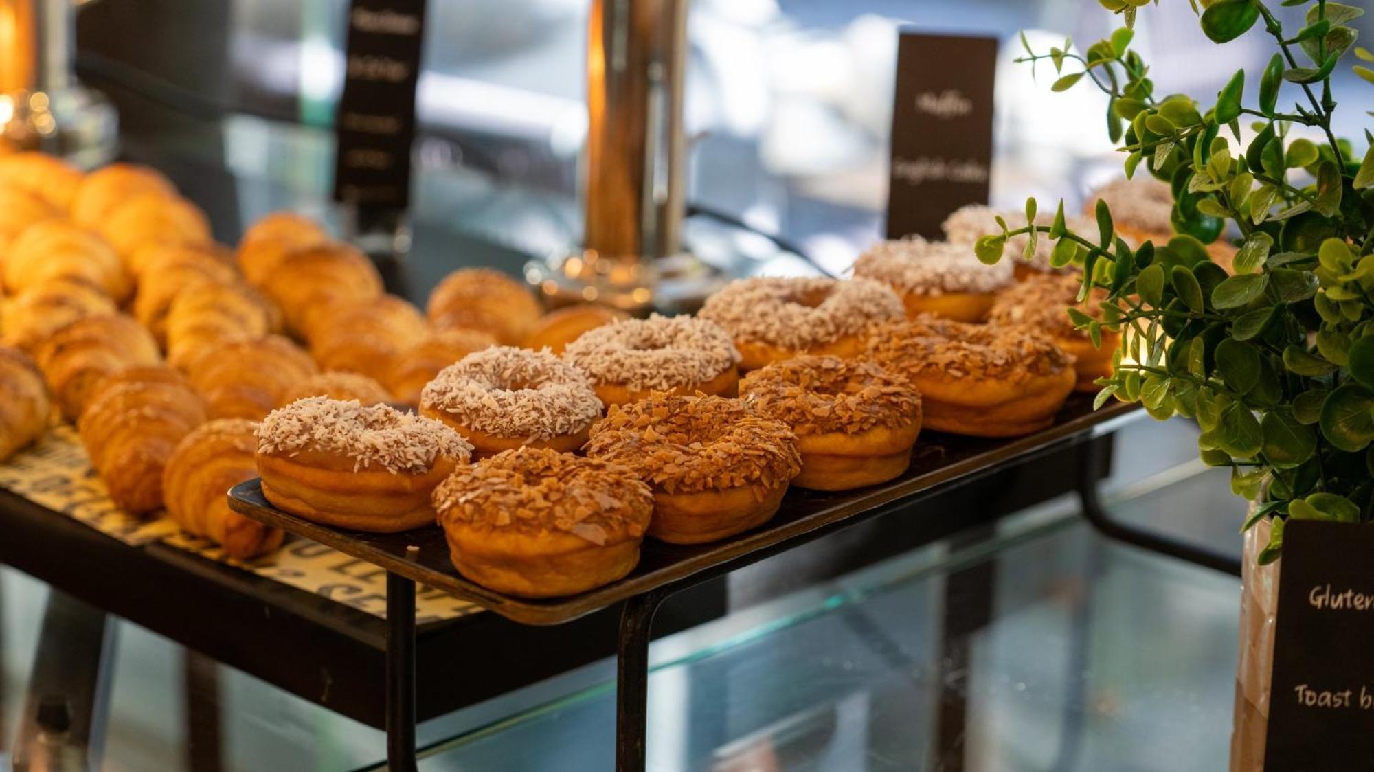 The Abdali Boulevard Hotel Amman Bagian luar foto Baked goods at a bakery