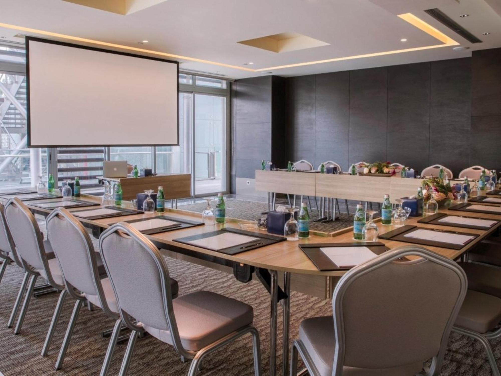 The Abdali Boulevard Hotel Amman Bagian luar foto Meeting room
