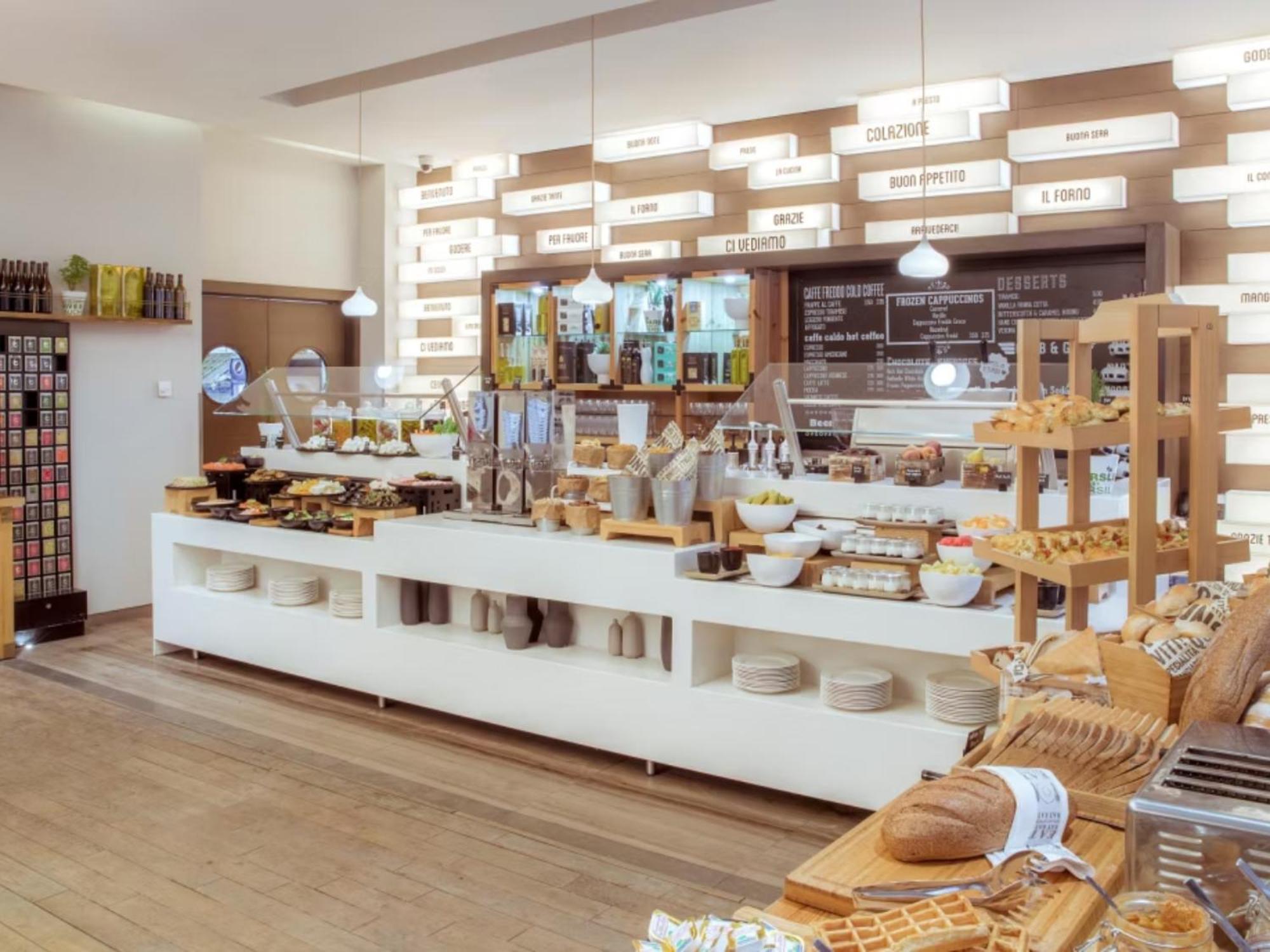 The Abdali Boulevard Hotel Amman Bagian luar foto The deli at the hotel